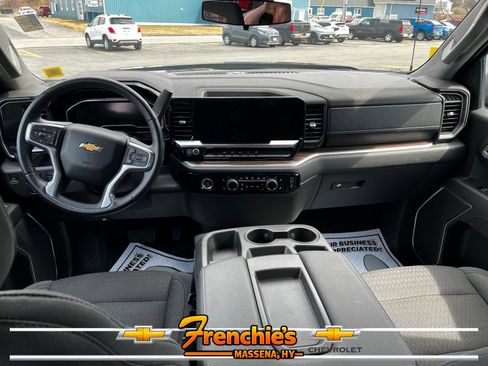 Used 2022 Chevrolet Silverado 1500 LT AWD/4WD image 8