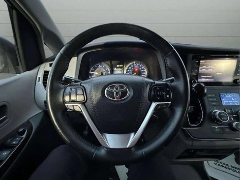 Used 2018 Toyota Sienna image 19