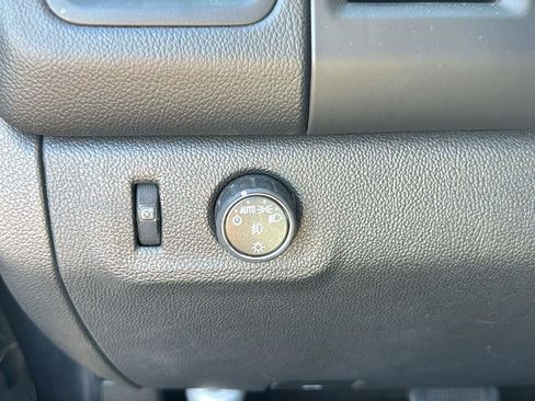 Used 2016 Chevrolet Colorado LT w/ LT Convenience Package image 9