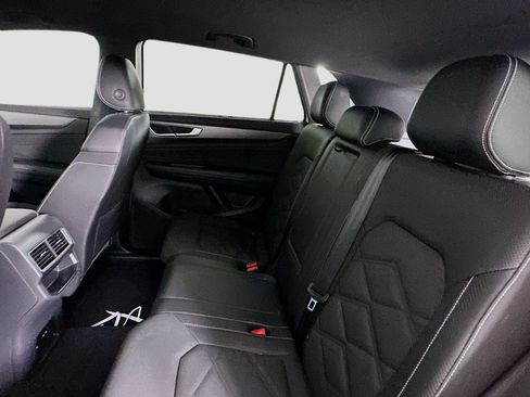 Used 2025 Volkswagen Atlas Cross Sport SE FWD image 27