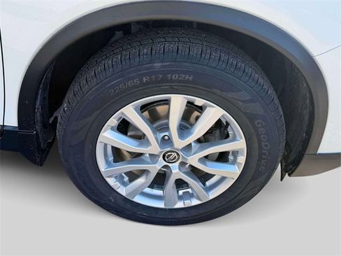 Used 2020 Nissan Rogue SV image 7