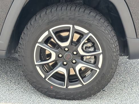 Used 2025 Jeep Compass Trailhawk AWD/4WD image 12