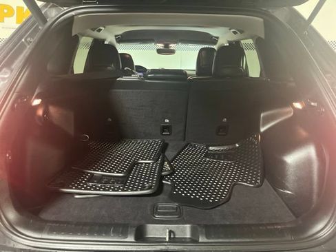 Used 2019 Jeep Cherokee Trailhawk w/ Comfort/Convenience Group AWD/4WD image 16