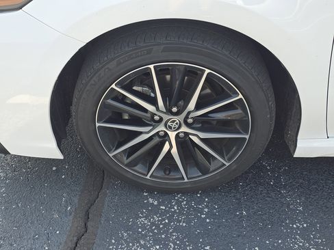 Used 2024 Toyota Camry SE image 9