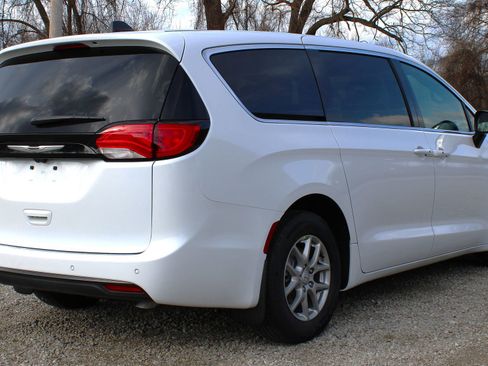 New 2026 Chrysler Voyager LX image 5