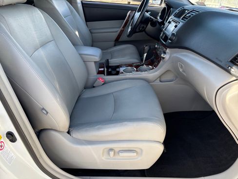 Used 2013 Toyota Highlander Limited image 19