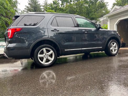 Used 2017 Ford Explorer XLT w/ Equipment Group 202A AWD/4WD image 21