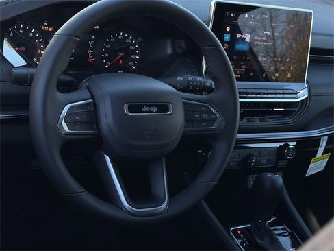 New 2026 Jeep Compass Latitude image 17