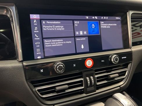 Used 2025 Porsche Macan Turbo image 20