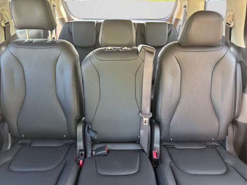 New 2026 Kia Carnival EX FWD image 10