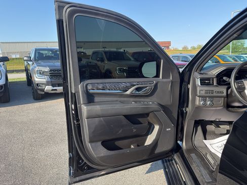 Used 2023 GMC Yukon Denali image 25