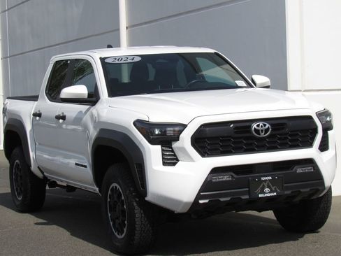 Certified 2024 Toyota Tacoma TRD Off-Road AWD/4WD image 2