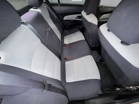 Used 2014 Chevrolet Cruze LS image 10