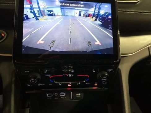 Used 2024 Jeep Grand Cherokee Limited AWD/4WD image 15