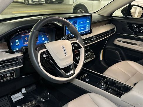 New 2025 Lincoln Corsair Reserve image 13