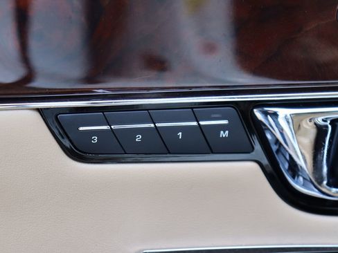 Used 2017 Jaguar XJ R-Sport image 38