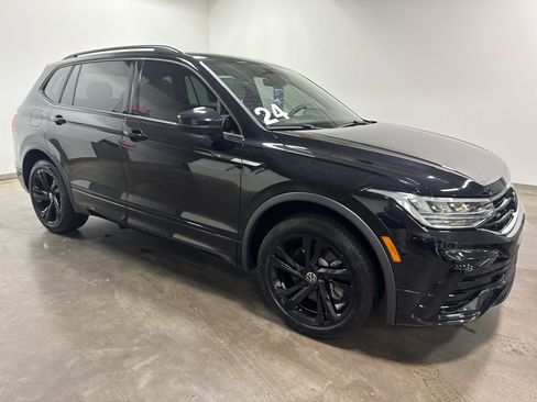 Certified 2024 Volkswagen Tiguan SE R-Line AWD/4WD image 2