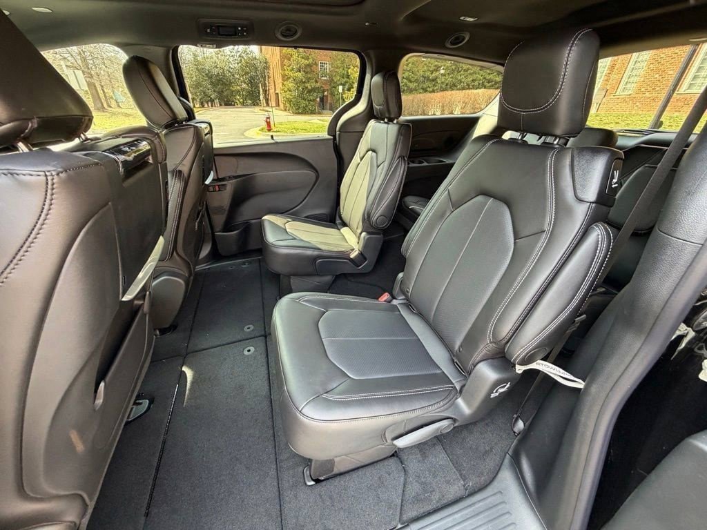 New 2026 Chrysler Pacifica Select FWD image 12