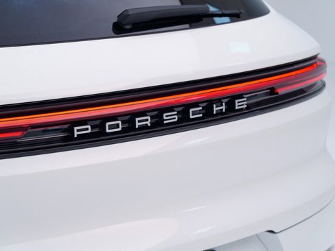 Used 2025 Porsche Cayenne S image 13