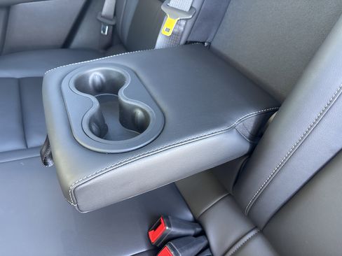 Used 2024 Cadillac XT4 Premium Luxury image 31