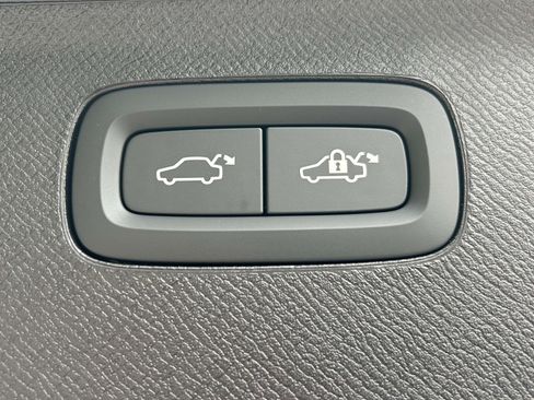 New 2026 Volvo XC90 B5 Ultra image 18