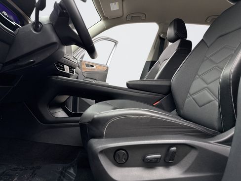 Used 2024 Volkswagen Atlas SE image 11