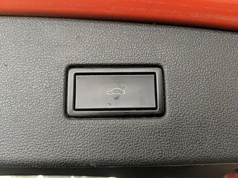 Used 2018 Volkswagen Tiguan SEL w/ 3rd Row Seat Package image 10