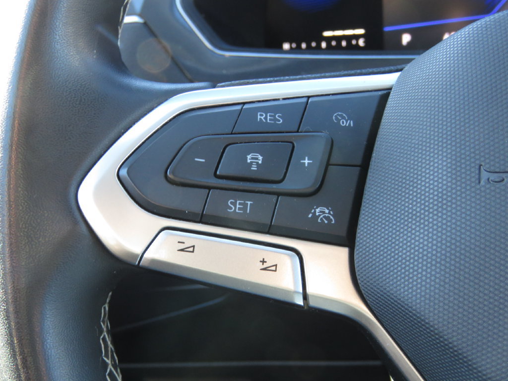 Used 2022 Volkswagen Tiguan SE w/ Panoramic Sunroof Package AWD/4WD image 22