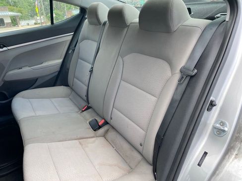 Used 2019 Hyundai Elantra SE FWD image 17