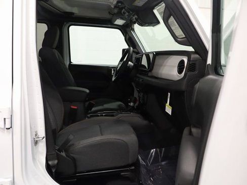 New 2025 Jeep Gladiator Sport AWD/4WD image 14