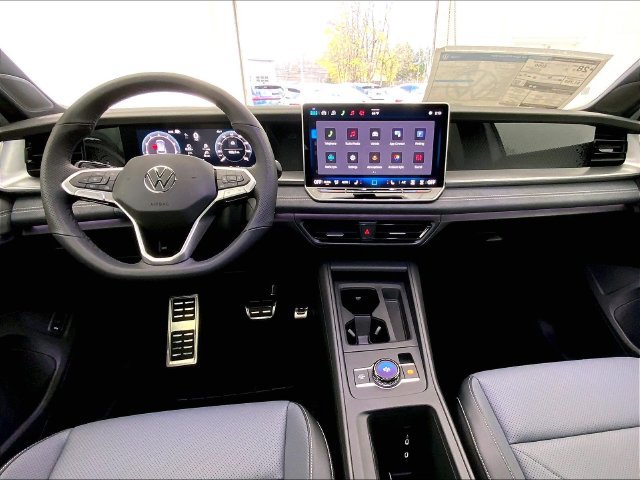 New 2026 Volkswagen Tiguan SE R-Line FWD image 6