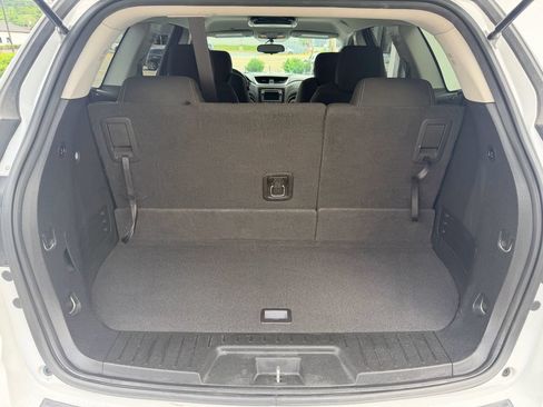 Used 2017 Chevrolet Traverse LT w/ Style and Technology Package FWD image 15