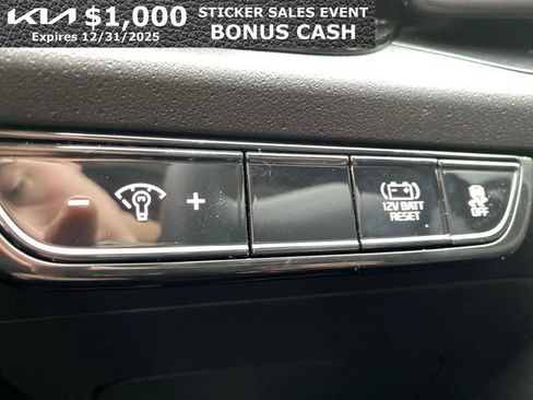 New 2025 Kia Niro LX image 23