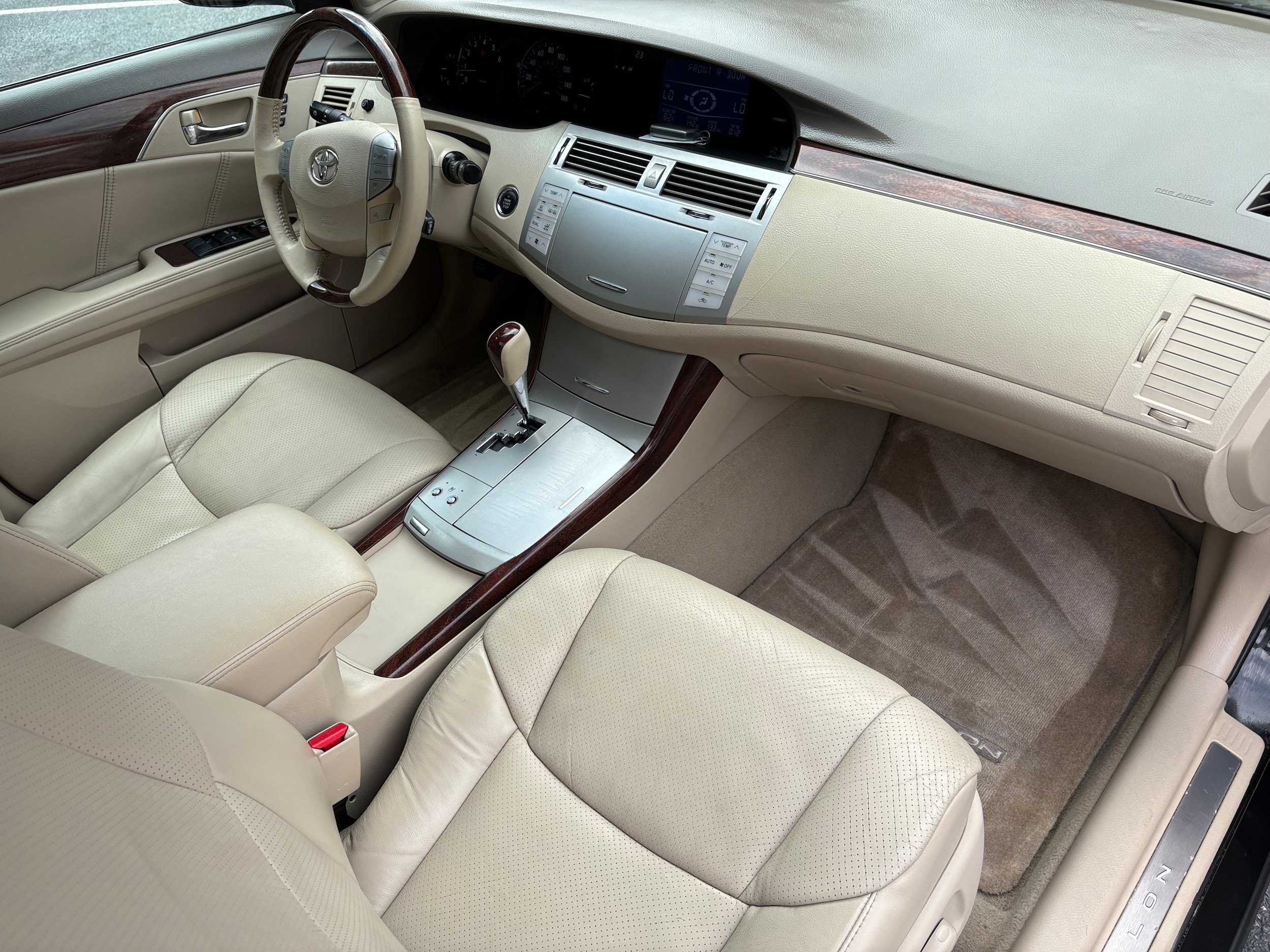 Used 2008 Toyota Avalon Limited FWD image 35