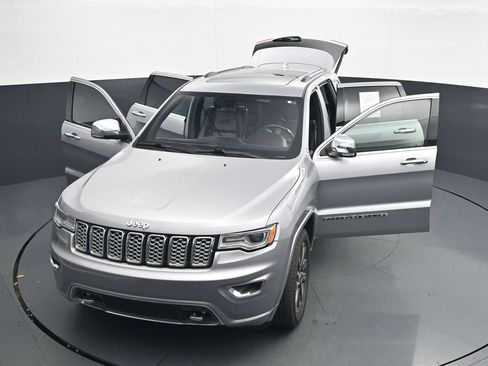 Used 2017 Jeep Grand Cherokee Overland AWD/4WD image 49