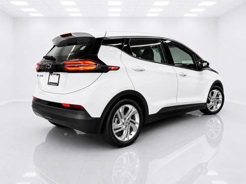 Used 2023 Chevrolet Bolt LT FWD image 4