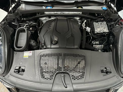 Used 2023 Porsche Macan image 22