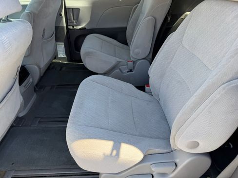 Used 2017 Toyota Sienna LE AWD/4WD image 10