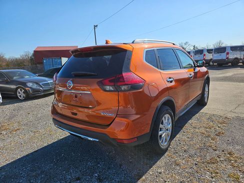 Used 2019 Nissan Rogue SV image 4
