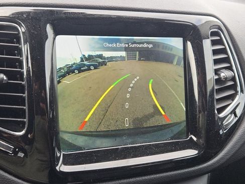 Used 2018 Jeep Compass Limited w/ Navigation Group FWD image 27
