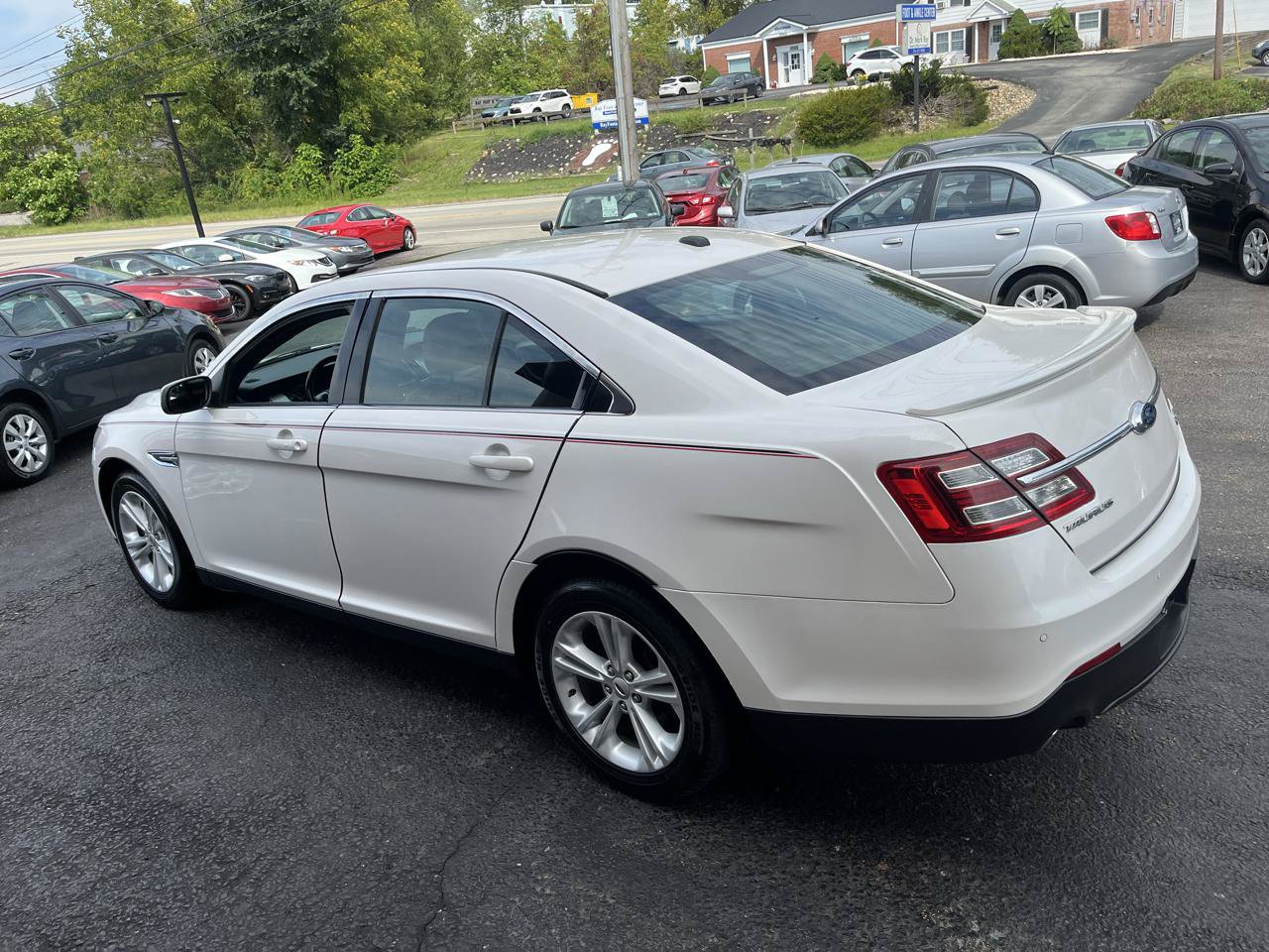 Used 2015 Ford Taurus SEL w/ Equipment Group 201A AWD/4WD image 9