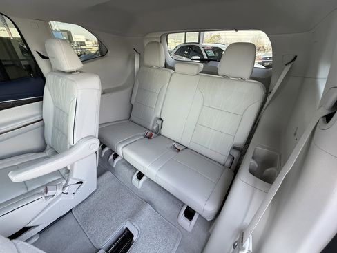 Used 2025 Buick Enclave Avenir image 44