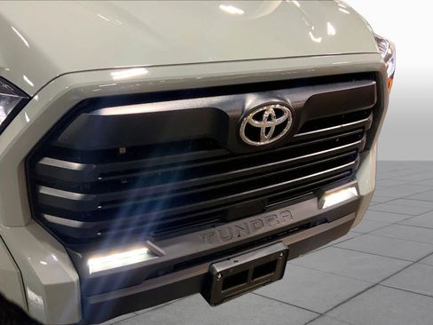 Used 2025 Toyota Tundra SR5 w/ SR5 Premium Package AWD/4WD image 31