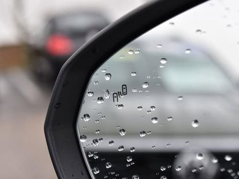 Certified 2025 Volkswagen Taos SE image 9