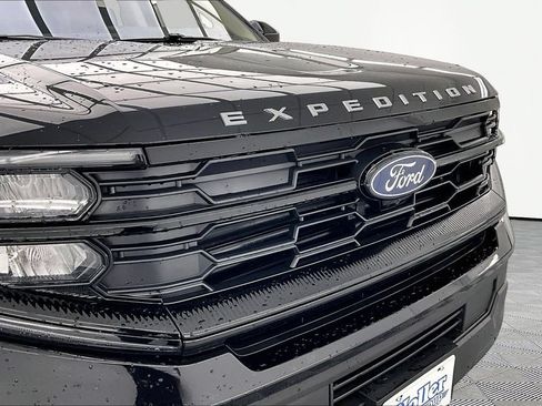 Certified 2025 Ford Expedition Active AWD/4WD image 29