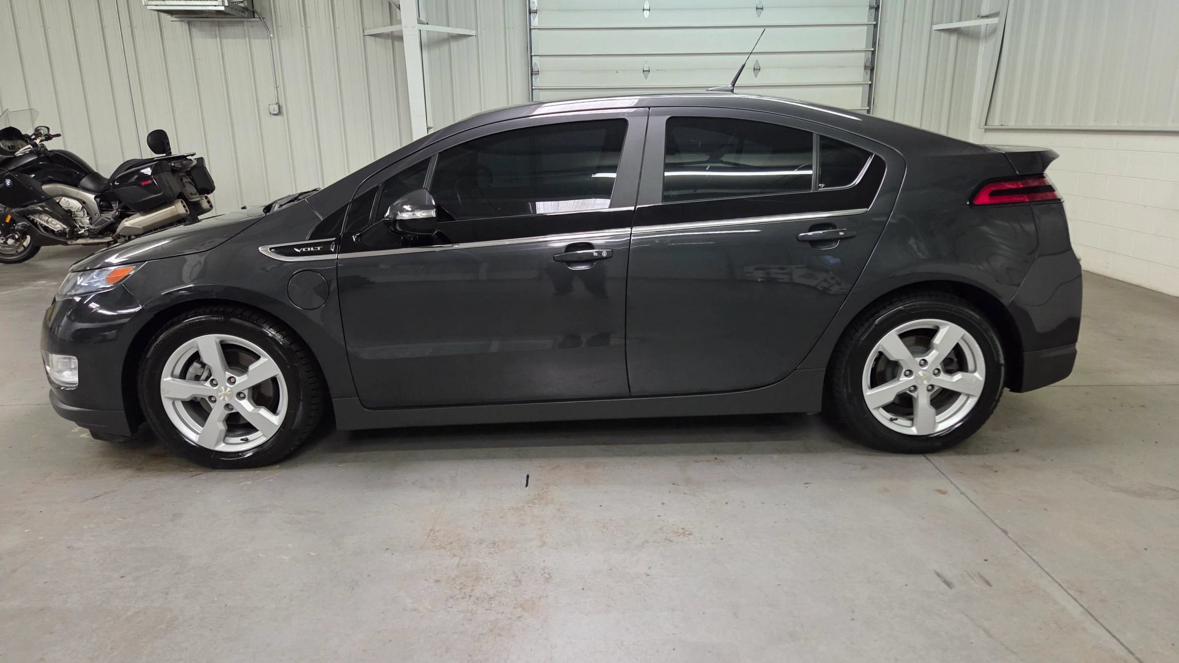 Used 2014 Chevrolet Volt Premium w/ Premium Trim Package FWD image 4