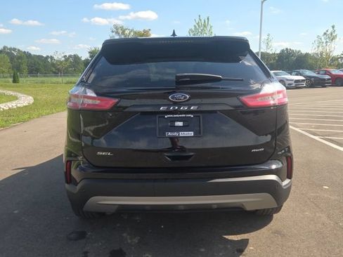 Certified 2024 Ford Edge SEL w/ Convenience Package AWD/4WD image 9