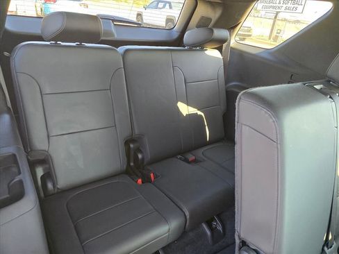 Used 2022 Chevrolet Traverse LT image 14