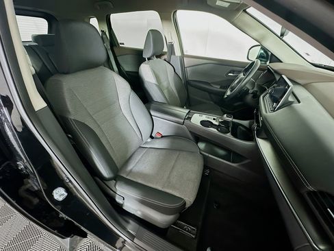 Used 2023 Nissan Rogue SV image 30