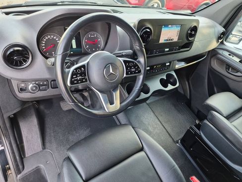 Used 2021 Mercedes-Benz Sprinter 2500 image 10
